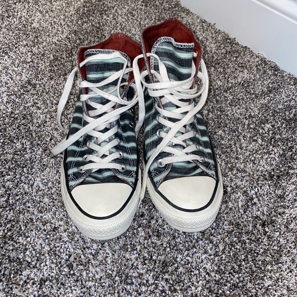 Converse size 9.5 women’s (high tops) - Picture 4 of 6